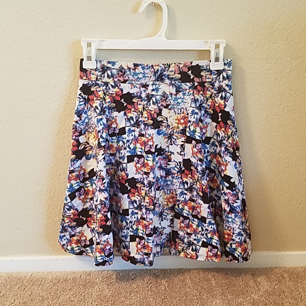 *SOLD* Xhilaration Skirt - Beautiful Print! NWOT